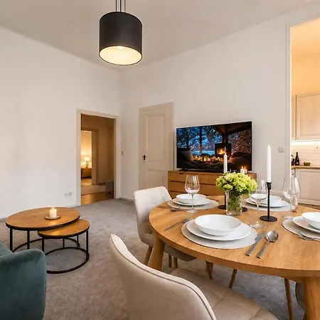 Charming Two-bedroom By Parizska * Πράγα