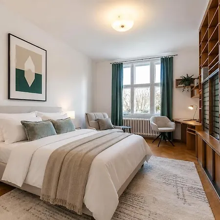 Charming Two-bedroom By Parizska *