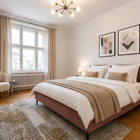Charming Two-bedroom By Parizska Prag
