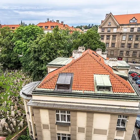 Charming Two-bedroom By Parizska * Prag